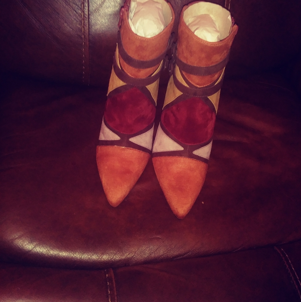 2 pairs new inbox womens booties
